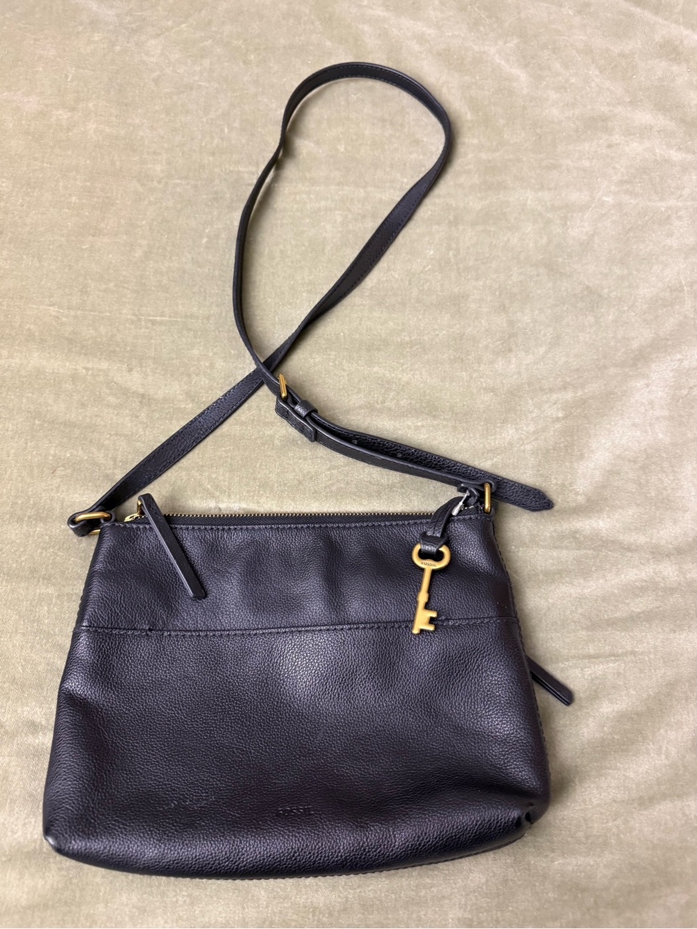 Fossil Pebbled Leather Crossbody Bag with Gold Key Charm Black #OSP